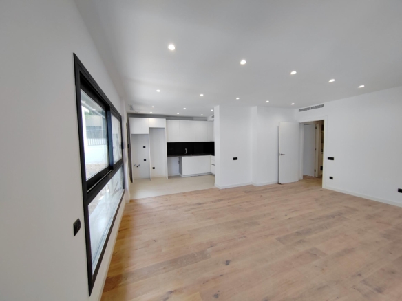 For sale Flat with 104.00m2, in Barcelona