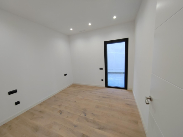 For sale Flat with 104.00m2, in Barcelona