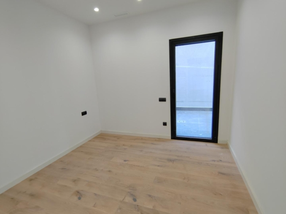 For sale Flat with 104.00m2, in Barcelona