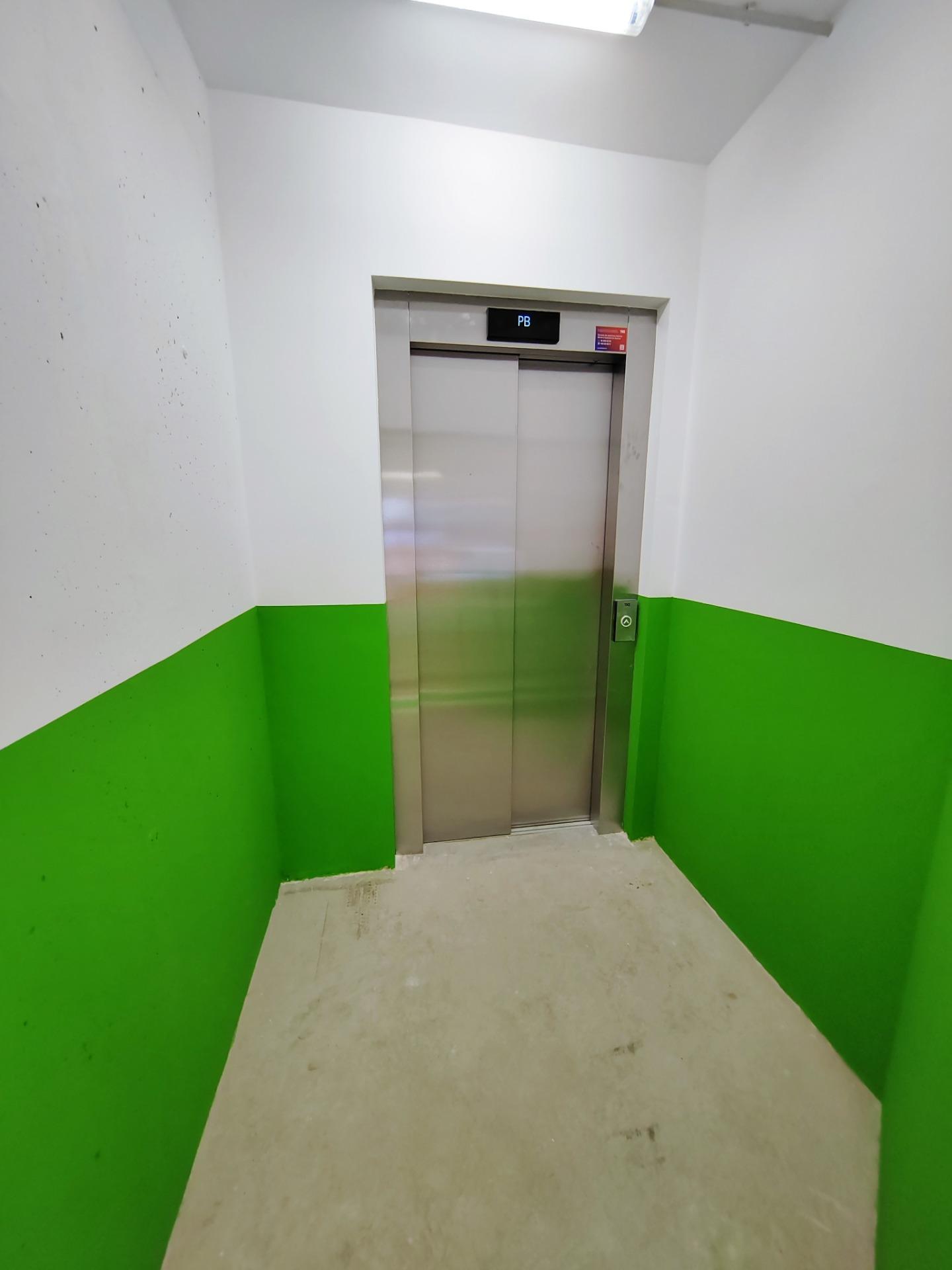 For sale Flat with 104.00m2, in Barcelona