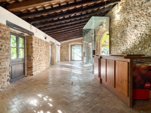CASA DE PIEDRA SEMIRESTAURADA foto 2