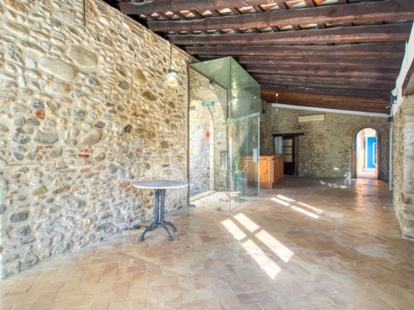 CASA DE PIEDRA SEMIRESTAURADA foto 3