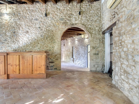 CASA DE PIEDRA SEMIRESTAURADA foto 4